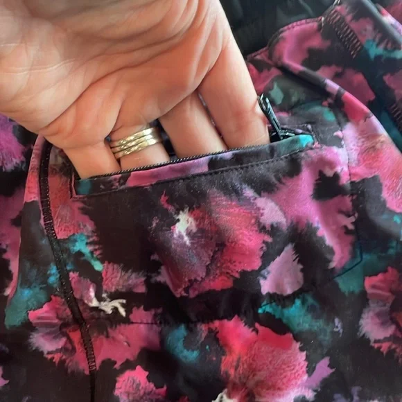 LULULEMON Speed Up Short - size womens 4 - Picture 5 of 13